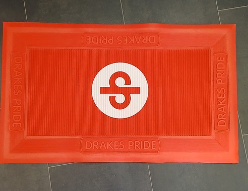 Drakes pride flat - flat, red