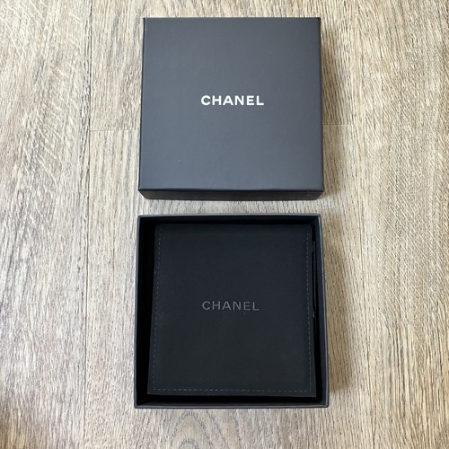 Authentic chanel square black - authentic,