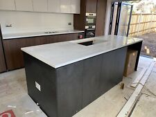 Luxury kitchen cabinets and 20mm quartz Kitchen worktop,