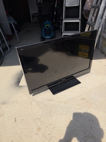 Panasonic 32in lcd flat screen - 32in,