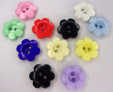 10 x 2 Hole Daisy Flower