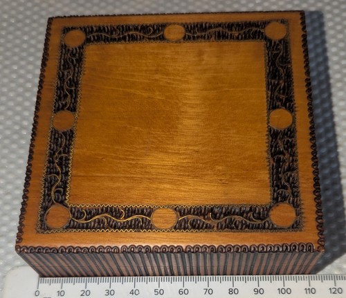 Vintage hand made - hand, trinket
