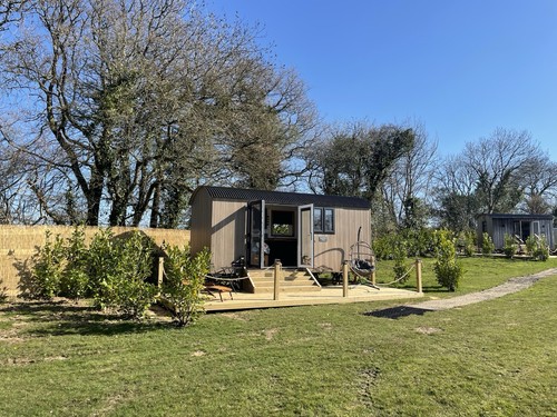 Luxury shepherds hut furnished - shepherds,