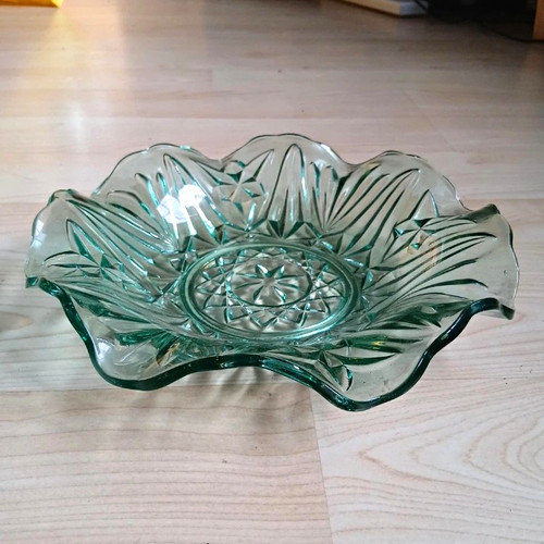 Green pressed glass starburst - green,