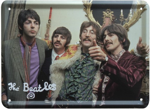 Beatles souvenir sgt peppers - beatles,
