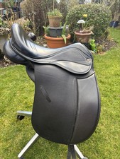 17.5” Black Dresssge Saddle By The Saddle Company Sienna Square Cantle Knee Bloc