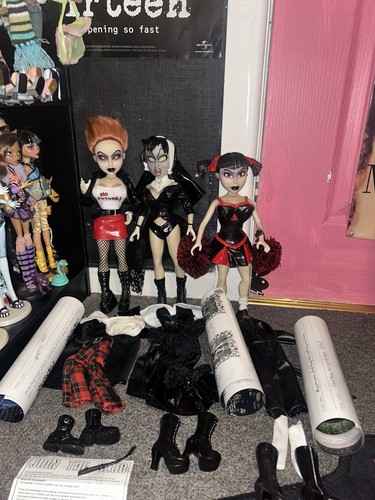 Living dead dolls bundle - living,