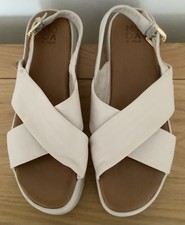 MODA IN PELLE ‘NETTINA’ SOFTEST OFF WHITE LEATHER SANDALS SIZE 9 (42)