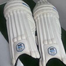 AERO VINTAGE RIGHT Handed Cricket Pads . 