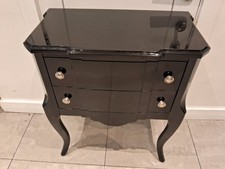 CHEST OF DRAWS X1  AND BED