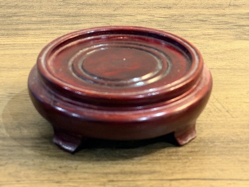 Vintage round wooden display - round,