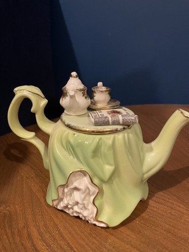 Royal albert cardew teapot old - albert,