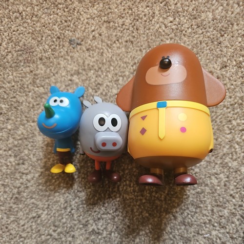 Hey duggee plastic bundle - duggee,