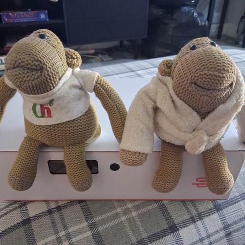 Tips chimp monkeys - tips, iconic