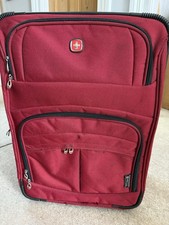 SwissGear Red Softside Suitcase 55x40x25cm – Cabin Size Luggage, Clean Inside