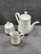Lovely Crown Ming Jian Shiang Fine China Teapot / Sugar and Creamer. Coquille ?
