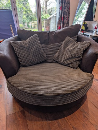 Large very comfy swivel - ,