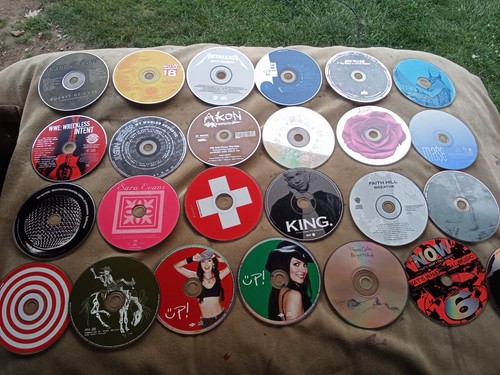 Lot 24pc - cd,