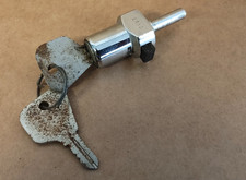 TAILGATE BOOT LOCK & 2 KEYS  - PEUGEOT 504 ESTATE BREAK VACHETTE