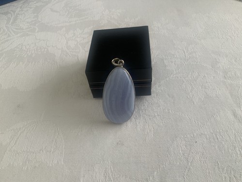 Pear shaped natural blue - shaped, lace