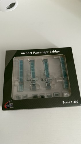 Airport passenger bridge 400 - passenger, 1/400