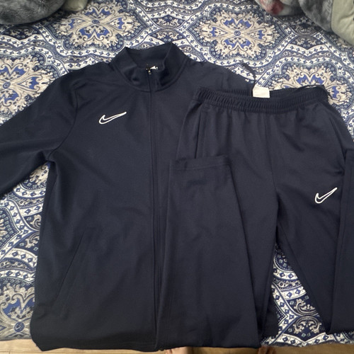Nike juniors tracksuit size - nike, m