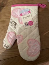 Jane Asher’s Oven Mitt -