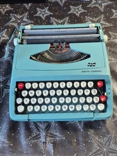 Smith Corona Corsair Portable Typewriter In Case Blue/Aqua