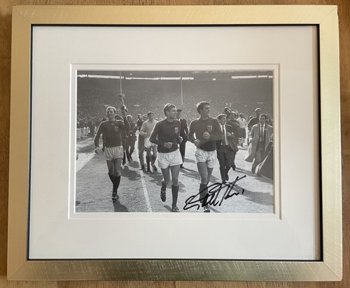 Geoff hurst signed picture - geoff,