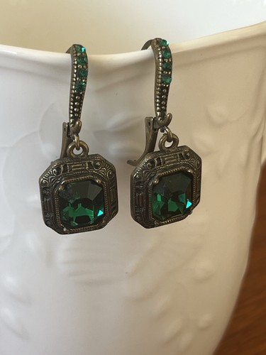 Antique inspired emerald green - emerald,