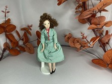 1:12 Scale Mid-Century Lady Doll in Green Dress – Dollhouse Miniature
