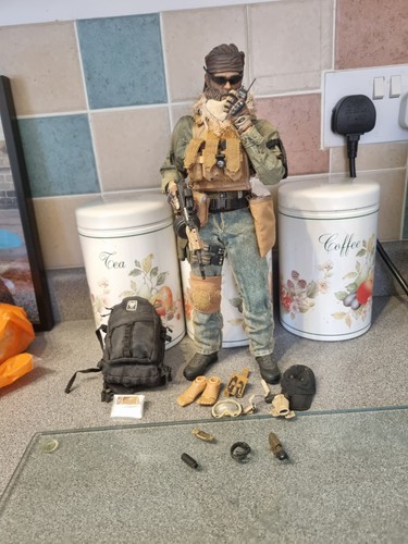 Scale hot toys private - 1/6,