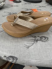 Ladies UK 6 Gold Sparkly 3”