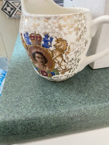 Coronation jug small queen - small,