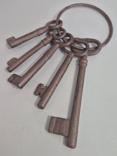 Old keys large vintage - keys,