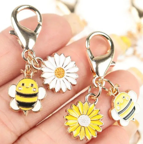 Bumble bee daisy key - daisy,