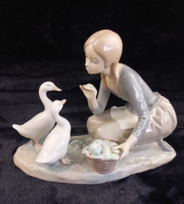 Lladro Girl Feeding Geese 9in Porcelain Figurine 1278g Glazed Spain Ducks
