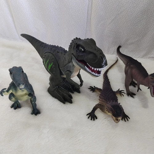 Robotic walking dinosaur - walking,