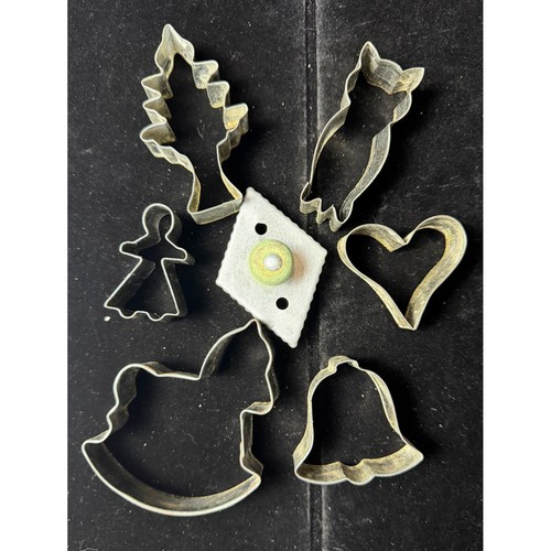 Vintage tin cookie cutter set - cookie,