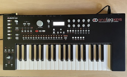 Elektron analog keys with - analog,