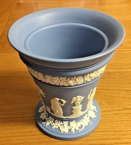 Beautiful vintage wedgwood - beautiful,