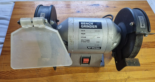 Wickes bench grinder - 220v, 300w