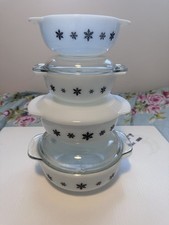 Vintage Pyrex Gaiety Snowflake