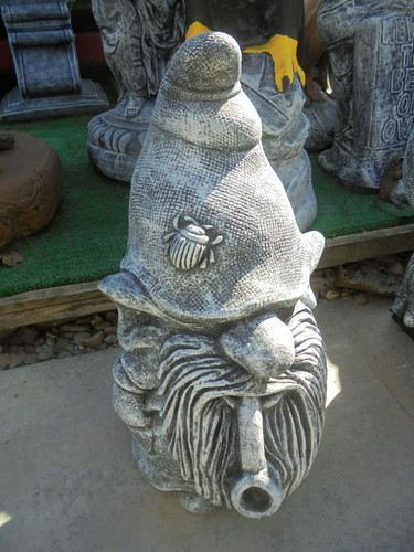 Gnome dwarf smoking pipe - gnome/dwarf,