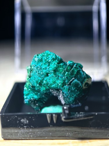 Natural sparkling emerald - natural,