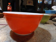 VINTAGE PYREX ORANGE MIXING