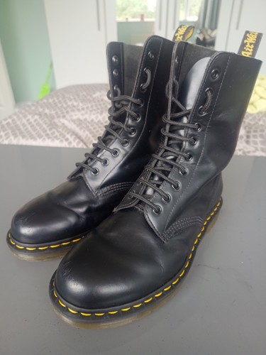 Martens boots size uk7 10 - dr,