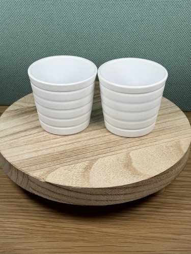 Pair small white - of,