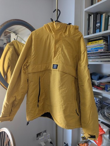 Pull and bear - and, yellow