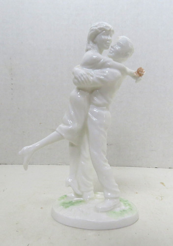 Wedgwood figurine young - young, love
